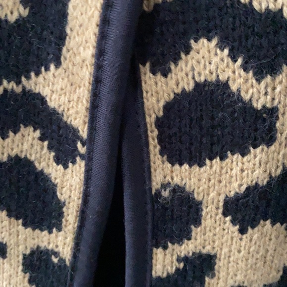 NWOT Leopard knit sweater / cape with clasp. One size fits most. - Picture 5 of 12